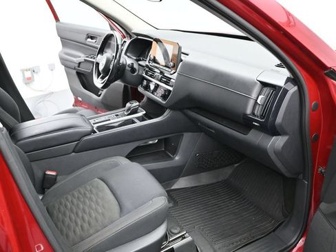 Used 2022 Nissan Pathfinder SV w/ SV Black Package FWD image 6