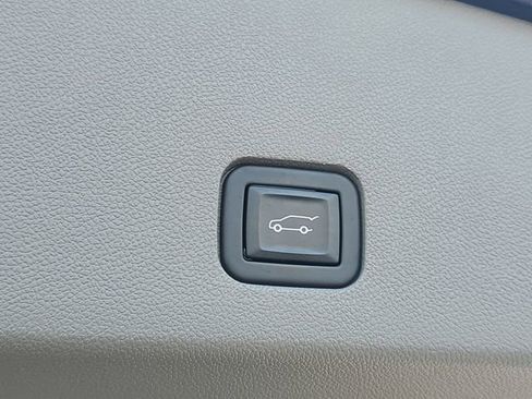 Certified 2023 Cadillac XT6 Premium Luxury AWD/4WD image 10