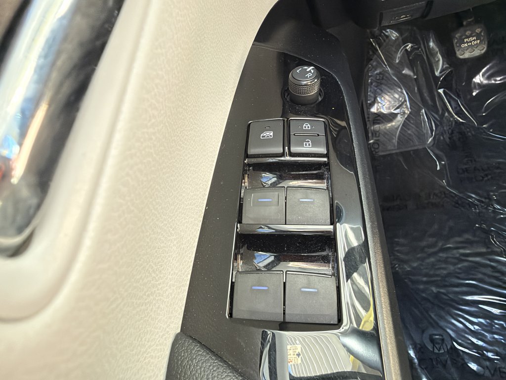 Used 2020 Toyota Prius Prime XLE FWD image 25