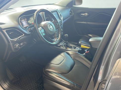 Used 2019 Jeep Cherokee Trailhawk w/ Comfort/Convenience Group AWD/4WD image 5