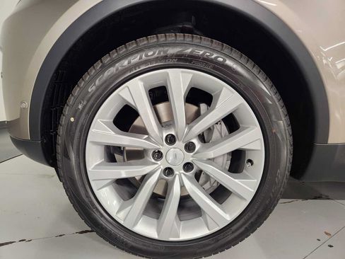 Used 2026 Land Rover Discovery S AWD/4WD image 8