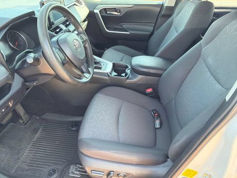 Used 2021 Toyota RAV4 XLE AWD/4WD image 9