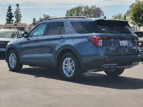 Used 2026 Ford Explorer Active w/ Active Comfort Package RWD image 2