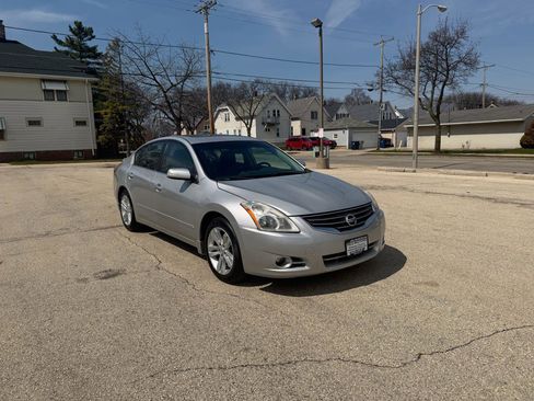 Used 2011 Nissan Altima 3.5 SR w/ 3.5SR Premium Pkg image 1