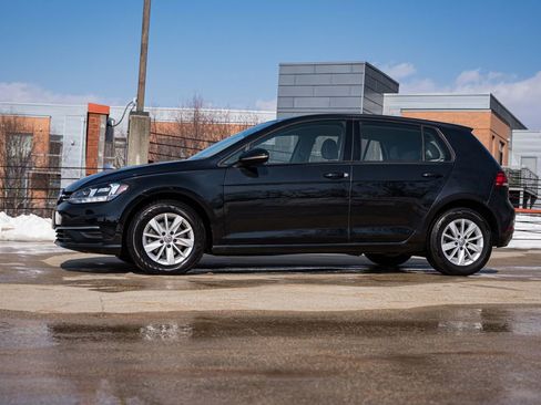 Used 2018 Volkswagen Golf S image 3