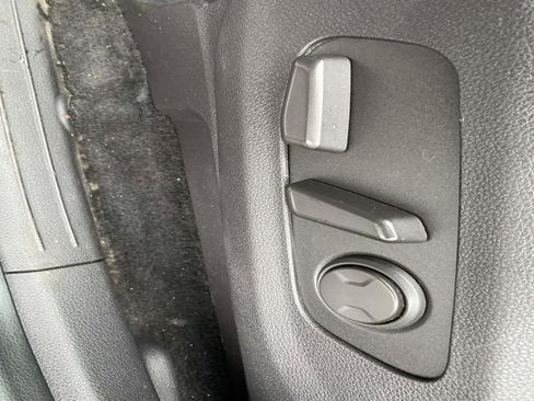 Used 2022 Kia Carnival LX FWD image 22
