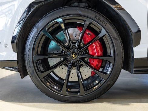 Used 2021 Lamborghini Urus AWD/4WD image 24