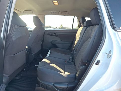 Certified 2023 Toyota Highlander LE image 11