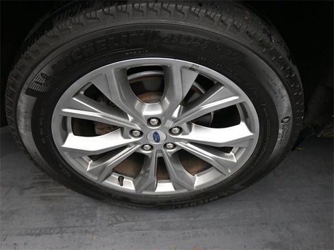 Used 2022 Ford Explorer XLT w/ Equipment Group 202A image 18