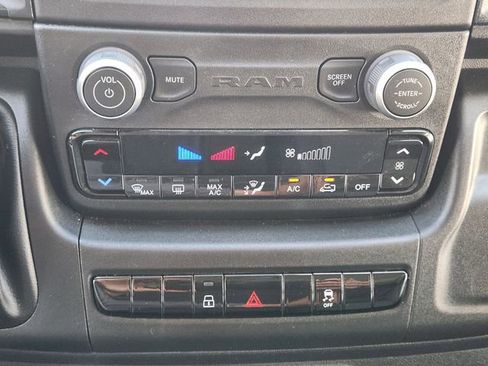 Used 2025 RAM ProMaster 2500 w/ Convenience Group image 20