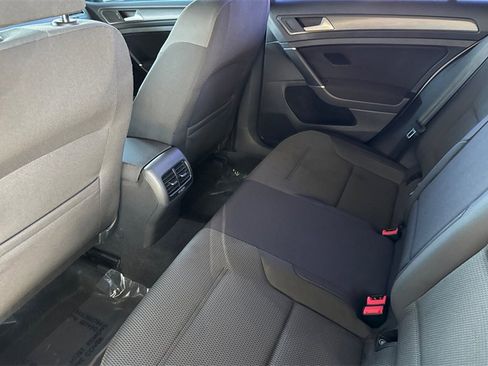 Used 2018 Volkswagen e-Golf SE image 12