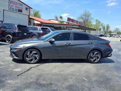 Used 2024 Hyundai Elantra Limited FWD image 18