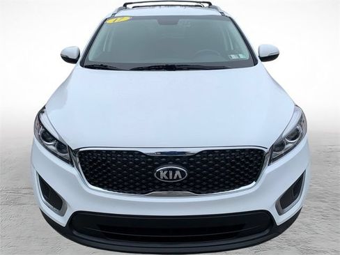 Used 2017 Kia Sorento AWD w/ LX Convenience Package image 8