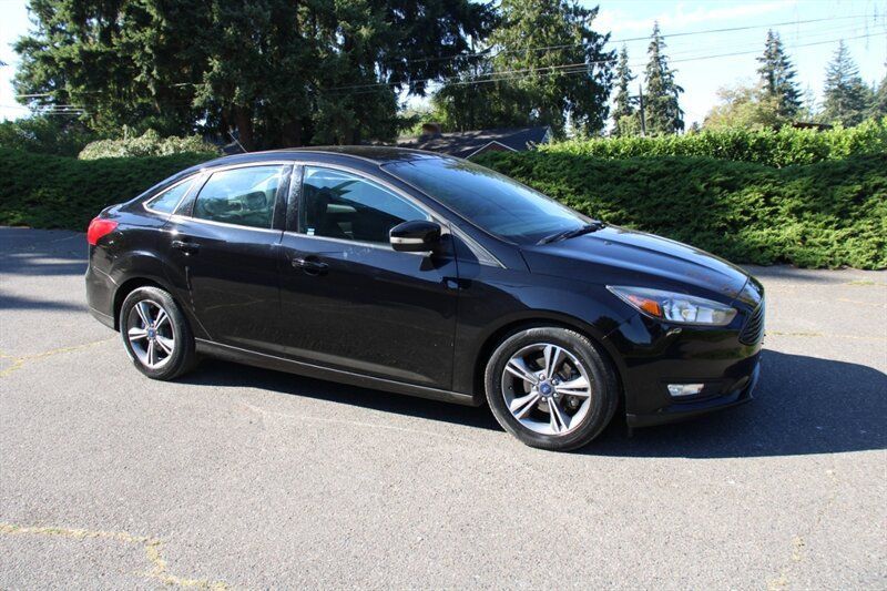 Used 2016 Ford Focus SE FWD image 2