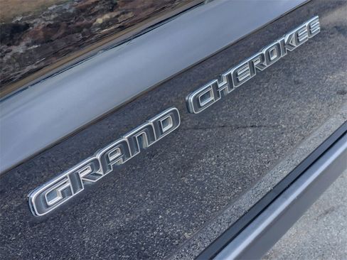 Used 2020 Jeep Grand Cherokee Limited image 12