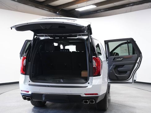 New 2026 GMC Yukon Denali w/ Denali Reserve Package AWD/4WD image 14