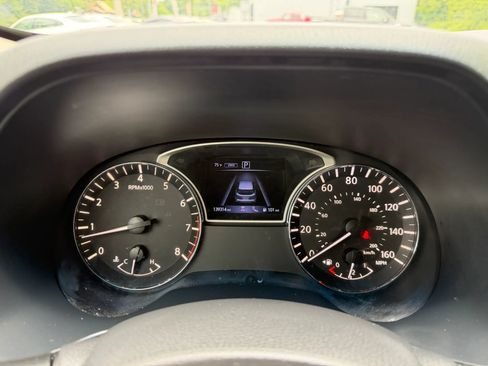 Used 2020 Nissan Pathfinder SL AWD/4WD image 34