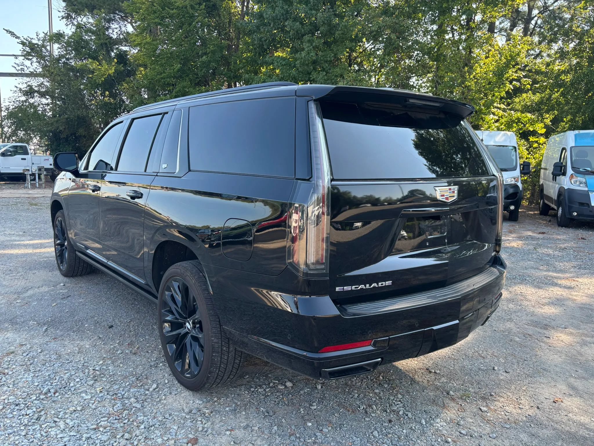 Used 2025 Cadillac Escalade ESV Sport AWD/4WD image 3