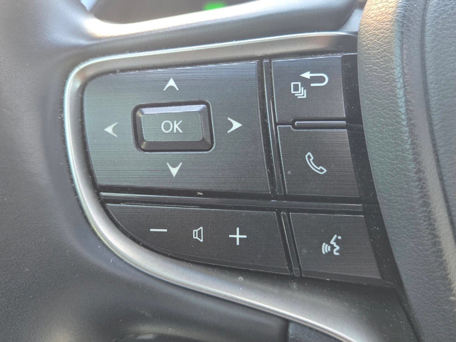 Used 2025 Lexus ES 300h w/ Premium Package FWD image 21