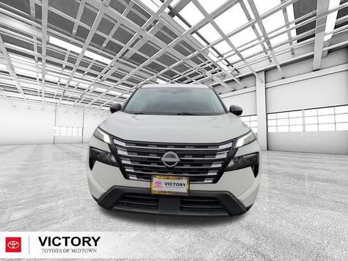 Used 2024 Nissan Rogue S FWD image 9