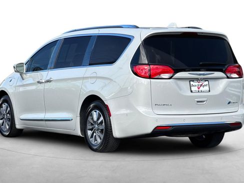 Used 2020 Chrysler Pacifica Limited w/ Advanced Safetytec Group image 4