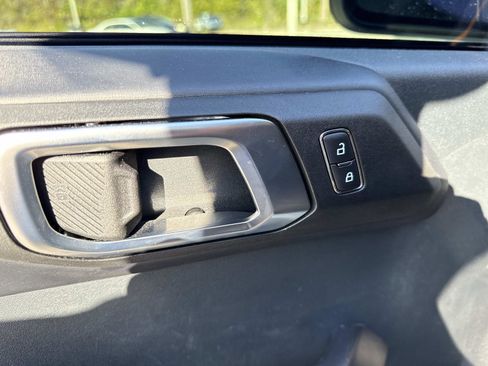 Used 2024 Ford Bronco Badlands image 18