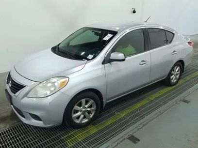 Used 2014 Nissan Versa SV w/ Convenience Package