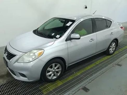 Used 2014 Nissan Versa SV w/ Convenience Package FWD image 1