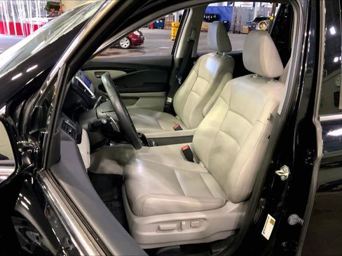 Used 2017 Honda Pilot Touring image 8