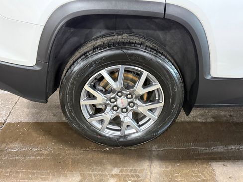 Used 2022 GMC Acadia SLT w/ LPO, Floor Liner Package image 11