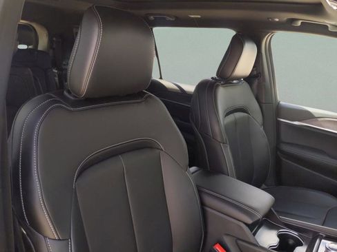 New 2025 Jeep Grand Cherokee L Limited w/ Black Appearance Package RWD image 32