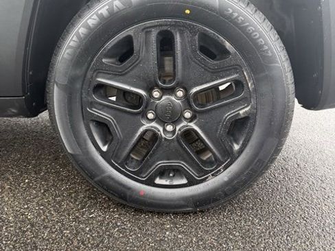 Used 2019 Jeep Renegade Sport image 11