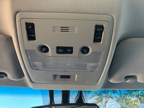 Used 2013 Lexus ES 300h image 31