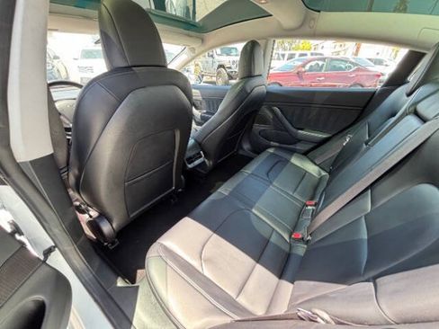 Used 2018 Tesla Model 3 Long Range RWD image 16