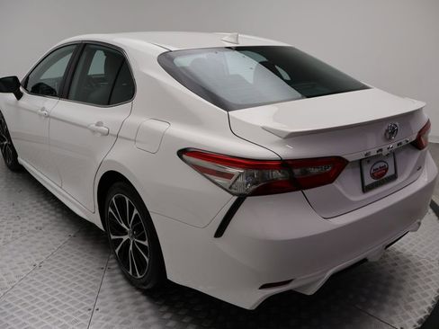 Used 2019 Toyota Camry SE image 11