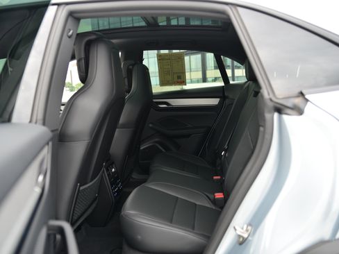 New 2025 Porsche Macan 4 Electric image 14