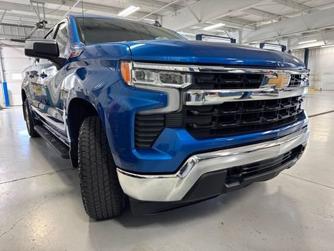 Used 2022 Chevrolet Silverado 1500 LT w/ Z71 Off-Road Package AWD/4WD image 38