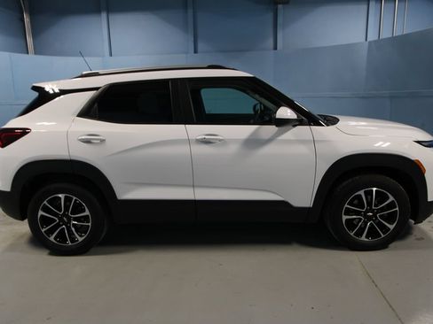 Used 2024 Chevrolet TrailBlazer LT w/ LT Cold Weather Package FWD image 30