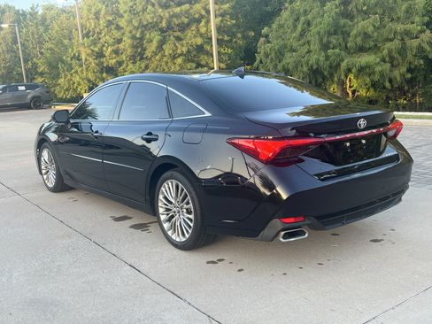 Used 2019 Toyota Avalon Limited FWD image 7