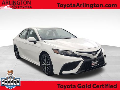 Used 2024 Toyota Camry SE image 1