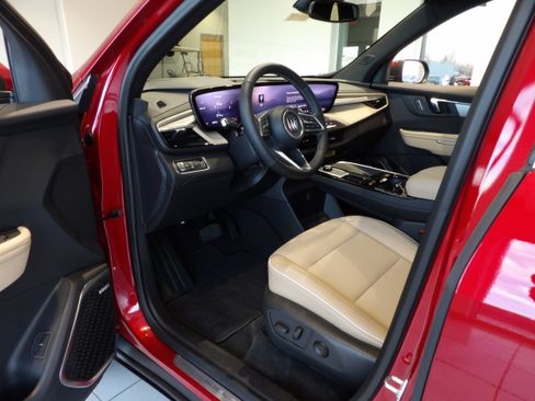 Used 2025 Buick Enclave Preferred w/ Power Package image 11