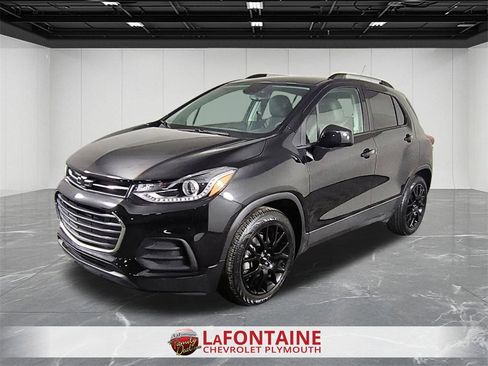 Certified 2022 Chevrolet Trax LT w/ Midnight Edition image 4
