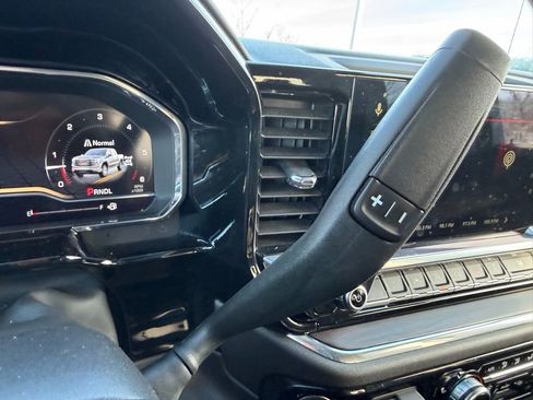 Used 2025 GMC Sierra 1500 SLT image 18