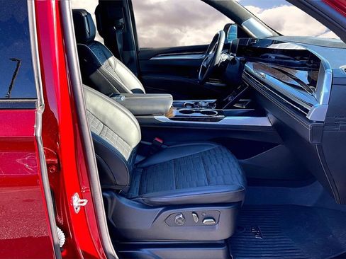 Certified 2025 Cadillac Escalade Sport Platinum w/ LPO, Floor Liner Package image 30