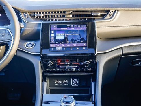 New 2025 Jeep Grand Cherokee Laredo X w/ Luxury Tech Group I image 14