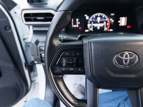 Used 2024 Toyota Tacoma SR image 18