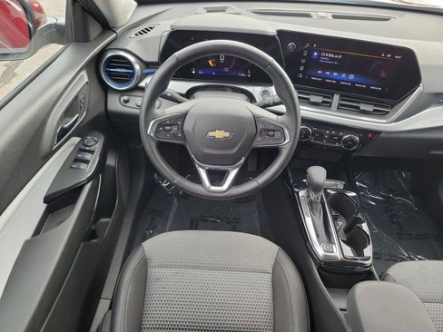 Used 2025 Chevrolet Trax LT w/ Driver Confidence Package FWD image 8