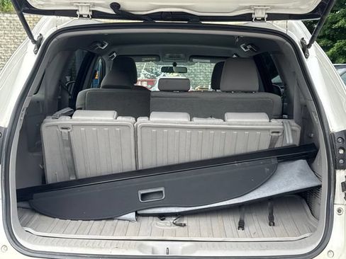 Used 2015 Toyota Highlander LE FWD image 13