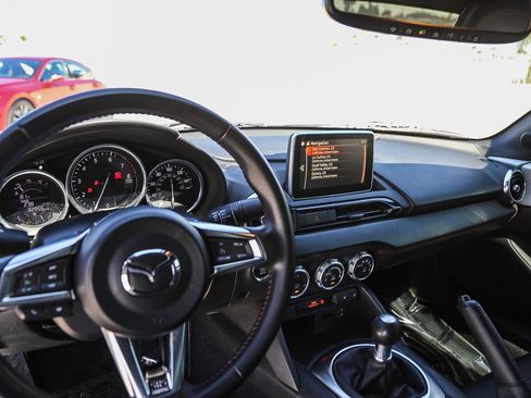 Used 2016 MAZDA MX-5 Miata Grand Touring RWD image 12