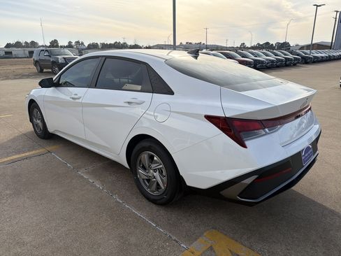 New 2026 Hyundai Elantra SE image 4